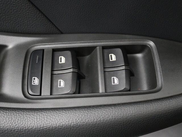 MG ZS MG EV Luxury 45 kWh | Leder | Panoramadak | Trekhaak | Camera | Nederlandse Auto | NAP |