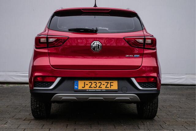 MG ZS MG EV Luxury 45 kWh Panoramadak/ Leer/ 18" Lmv/ Stoelverwarming/ Adapt. cruise/ Camera/ Carplay