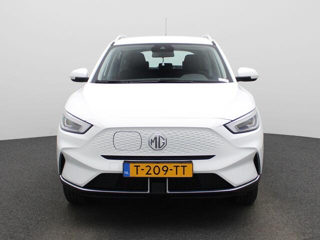 MG ZS MG EV EV Standard Range Comfort 50 kWh | Climate Control / ECC | Licht metalen velgen 17 inch | Cruise control Adaptive | Navigatie | Stoelverwarming | LED koplampen | Park Distance Control achter | Achteruitrijcamera | Dakrailing |