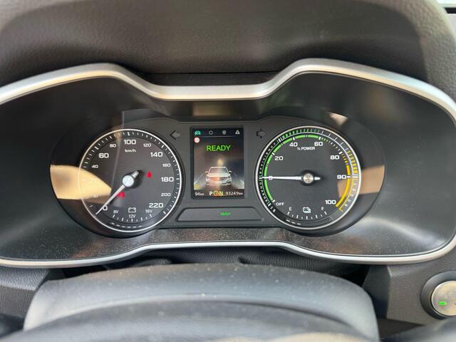 MG ZS MG EV Luxury 45 kWh | 143pk | Panoramadak | Elektrisch Verstelbare Stoelen | Dodehoeksensoren |