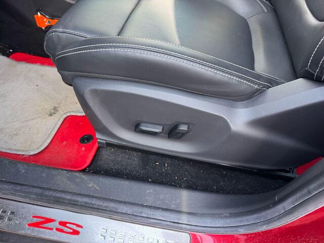 MG ZS MG EV Luxury 45 kWh | 143pk | Panoramadak | Elektrisch Verstelbare Stoelen | Dodehoeksensoren |