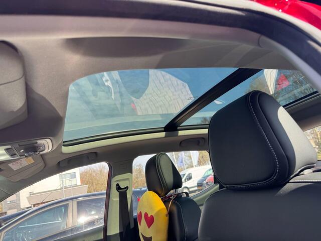 MG ZS MG EV Luxury 45 kWh | 143pk | Panoramadak | Elektrisch Verstelbare Stoelen | Dodehoeksensoren |