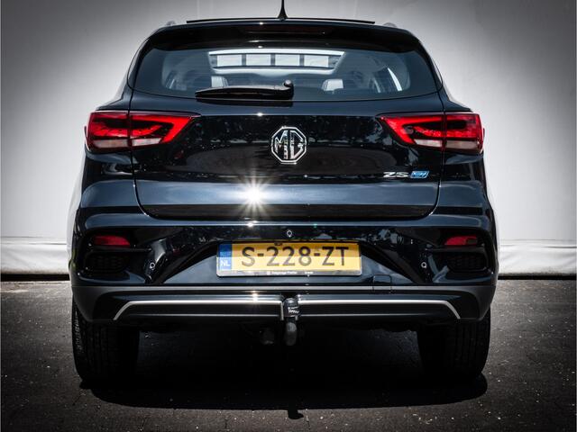 MG ZS EV Long Range Luxury 70 kWh SOH 97% Trekhaak/ Panoramadak/ 360 Camera/ Blindspot/ Leer/ Stoelverwarming/ Carplay