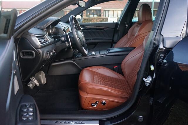 Maserati GHIBLI 2.0 MHEV GranSport GT 330PK Pano/B&W/21"/Sport-seats/Full-Nero