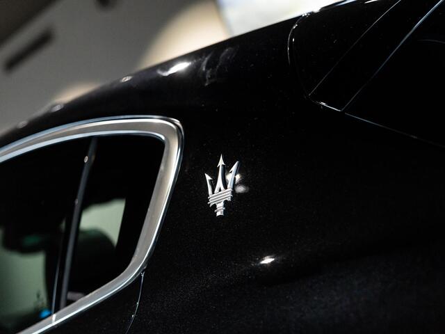 Maserati Grecale 2.0 MHEV GT 300pk | 2 jaar garantie | Stoel- en stuurverwarming | Leder | Panoramadak | 20" velgen | Head Up Display | All Season