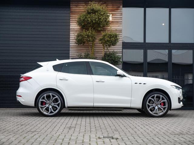 Maserati Levante 3.0 V6 S AWD GranLusso Novitec Pano Leer 22 Inch H&K