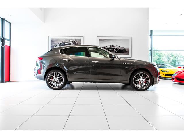 Maserati Levante 3.0 V6 D AWD GranSport ~ 1e eigenaar ~ * AUTOMAAT* *Schuif/kanteldak* - Harman Kardon Audio, Rondomzicht camera