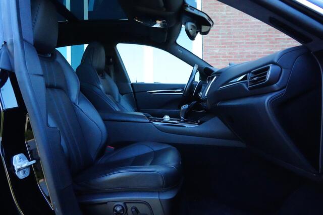 Maserati Levante 3.0 V6 AWD GranSport 350pk Panoramadak/Stoelverwarming/Camera
