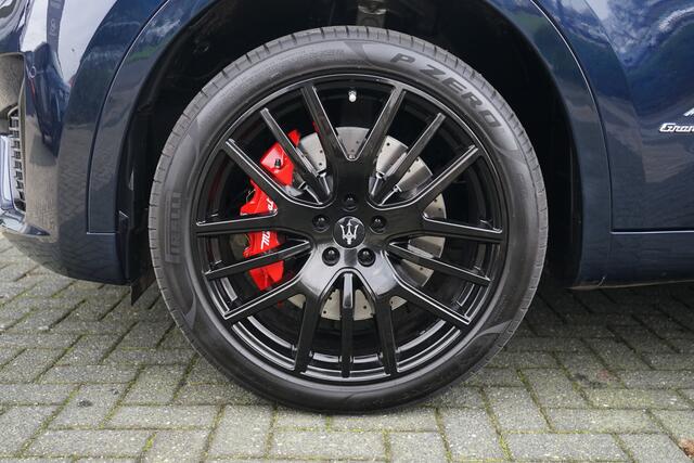 Maserati Levante 3.0 V6 AWD GranSport | Voorstoelen / Achterbank verwarmd | Trekhaak | Schuif/Kantel dak |