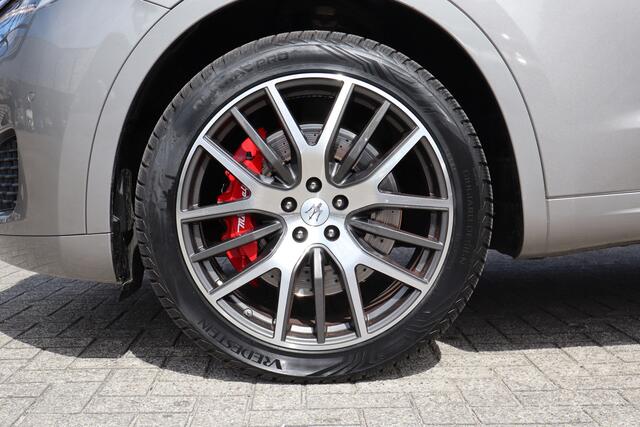 Maserati Levante 3.0 V6 S AWD Panoramadak! Nederlandse auto/Achteruitrijcamera/Harman kardon/Elektrisch verstelbare stoelen/Stoelverwarming/Stuurverwarming/Luchtvering met actieve hoogteregeling/DAB/Navigatie/Dodehoeksdetectie