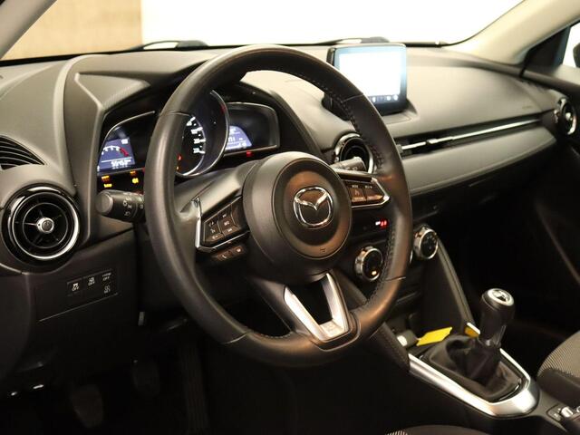 Mazda 2 1.5 Skyactiv-G SkyLease GT - ORIGINEEL NEDERLANDSE AUTO - AFKOMSTIG VAN 1E EIGENAAR - VASTE TREKHAAK - TREKGEWICHT 900 KG - VERKEERT IN EEN PRACHTIGE STAAT - DODEHOEK DETECTIE -NAVIGATIE - CLIMATE CONTROL - CRUISE CONTROL - PARKEERSENSOREN ACHTER - VOORST