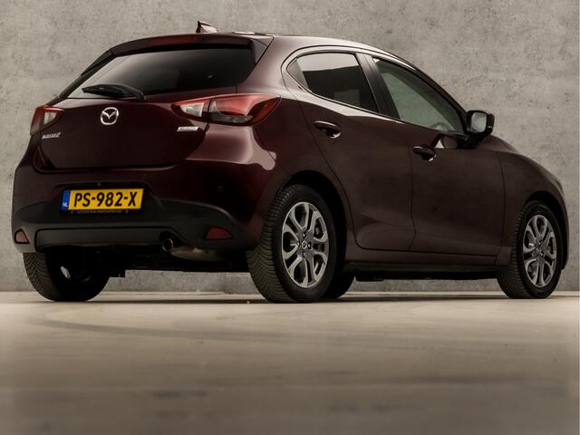 Mazda 2 1.5 Skyactiv-G GT-Luxury (NAVIGATIE, CAMERA, HEAD-UP DISPLAY, STOELVERWARMING, GETINT GLAS, LEDEREN SPORTSTOELEN, LM VELGEN, CRUISE, NIEUWE APK, NIEUWSTAAT)