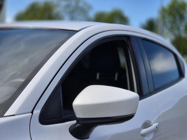 Mazda 2 1.5 Skyactiv-G Luxury | Camera | Head-up display