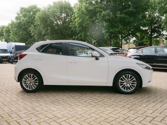 Mazda 2 1.5 Skyact-G Signature . Navi, en Leder.