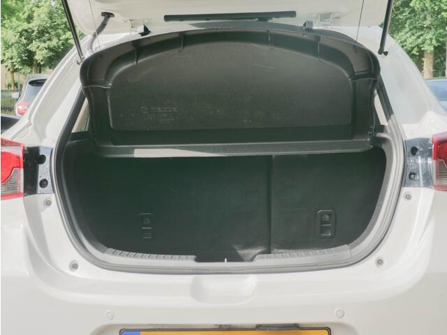 Mazda 2 1.5 Skyact-G Signature . Navi, en Leder.