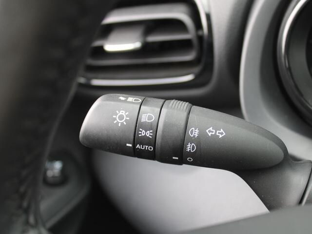 Mazda 2 Hybrid 1.5 Select | 16" LM | Stoel- & stuurverwarming | HUD | Camera | Dodehoek sensor | Clima | Apple Carplay/Android Auto |