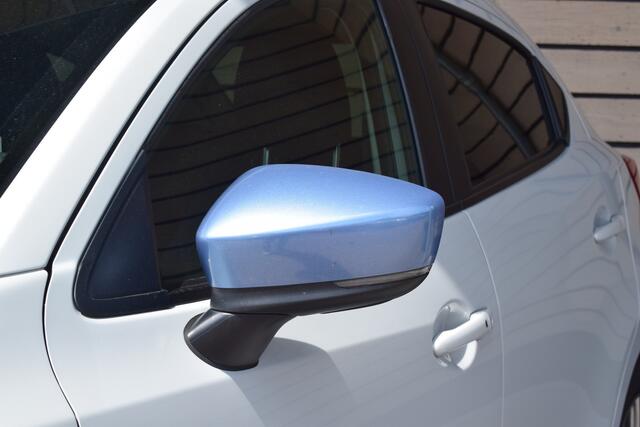 Mazda 2 1.5 Skyactiv-G Luxury - i-Activesense pack - 1e Eigenaar - Dealer onderhouden - Blauwe accenten