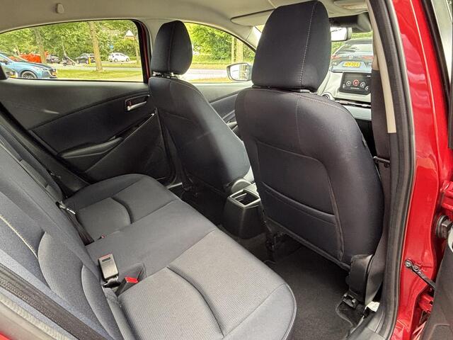 Mazda 2 1.5 Skyactiv-G Luxury 1e Eig,. Dealer Ondh, Navigatie, Apple Carplay/ Android Auto, A. Rij-Camera, Head-Up Display, Lichtmetaal, Stuurverw., Stoelverw. , Cruise Controle.