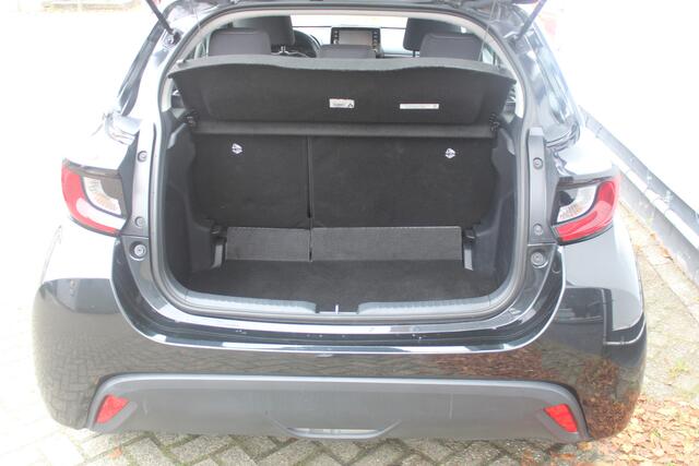 Mazda 2 Hybrid 1.5 Agile Toyota Yaris l Apple Carplay/ Android auto l Keyless l Automaat l Cruise control l Stuur- en Stoelverwarming VDL auto