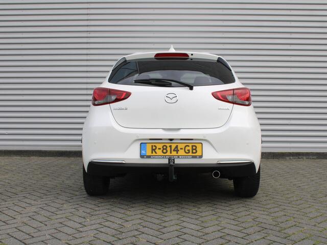 Mazda 2 1.5 Skyactiv-G Luxury | Trekhaak | Camera | Stuur-/stoelverwarming | Navi | 16" LM | Clima | HUD | LED | Dodehoek detectie |