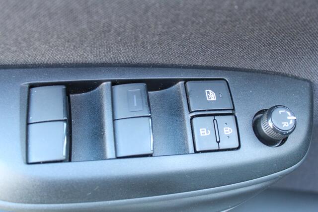 Mazda 2 Hybrid 1.5 Toyota Yaris l Stuur- en Stoelverwarming l Apple Carplay/ Android auto l Keyless l Automaat l Cruise control l