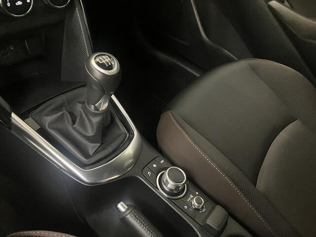 Mazda 2 1.5 MHEV LUXERY/PDC/CAM/DODE HOEK/NAVI/XENON/CARPLAY/ENZ