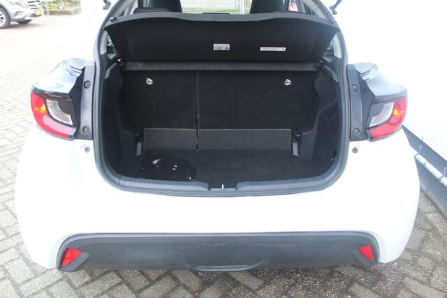 Mazda 2 Hybrid Toyota Yaris Hybrid 1.5 Centre-line Stuur- en Stoelverwarming l Apple Carplay/ Android auto l Keyless l Automaat l Parkeercamera l Cruise control l