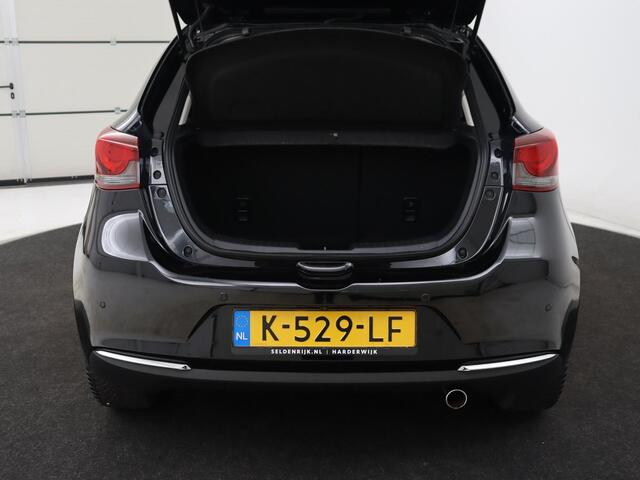 Mazda 2 1.5 Skyact-G Luxury | Stoel & stuurverwarming | Head-Up | Camera | Carplay | Keyless | Full LED | Dodehoek detectie | Climate control | Cruise control | Getint glas | Parkeerhulp