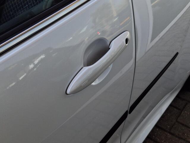 Mazda 2 Hybrid 1.5 Select | Stoel/stuurverwarming | Climate control | Parkeerhulp voor/achter | Head-up Display | Achteruitrijcamera | Keyless start/entry |