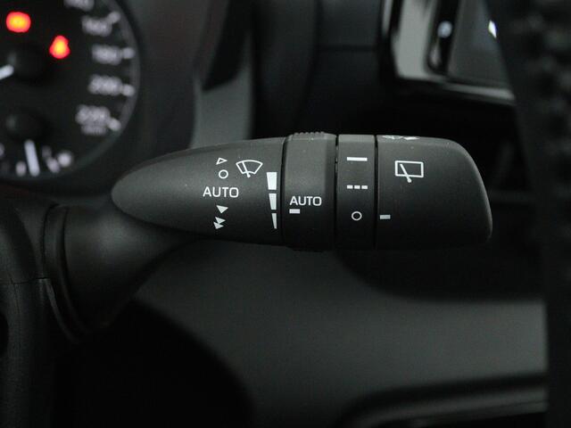 Mazda 2 Hybrid 1.5 Centre-line | door AWNB Verkozen tot NUMMER 1 Top 10 zuinige gezinsauto's! .