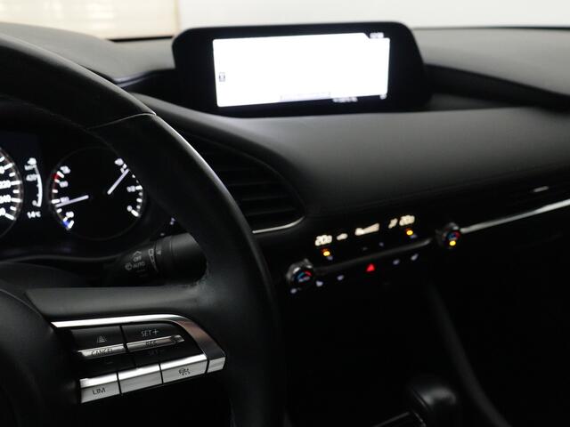 Mazda 3 2.0 e-SkyActiv-X M Hybrid 180 Comfort | BOSE Audio | Navigatie | Camera | Leder | LM velgen | Stuur-/Stoelverwarming | Dodehoek Ass. | Head-up Display | Stoelgeheugen |