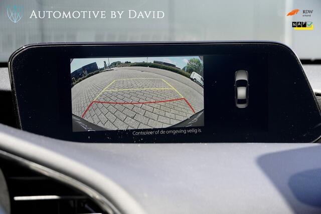 Mazda 3 SEDAN 2.0 186 pk e-SkyActiv-X M HYBRID COMFORT / LED KOPLAMPEN / 18 INCH LMV / NAVIGATIE / APPLE CARPLAY / STOEL- STUURVERWARMING /