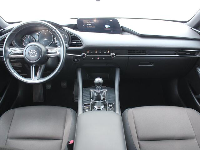 Mazda 3 2.0 e-SkyActiv-G M Hybrid 122 / Navigatie + Apple Carplay/Android Auto / Cruise Control Adaptief / Head-Up Display / 18" Lichtmetalen Velgen / Airco /