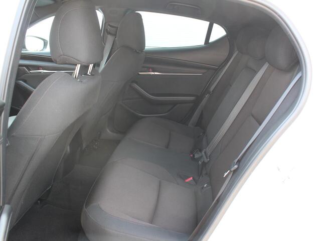 Mazda 3 2.0 e-SkyActiv-G M Hybrid 122 / Navigatie + Apple Carplay/Android Auto / Cruise Control Adaptief / Head-Up Display / 18" Lichtmetalen Velgen / Airco /
