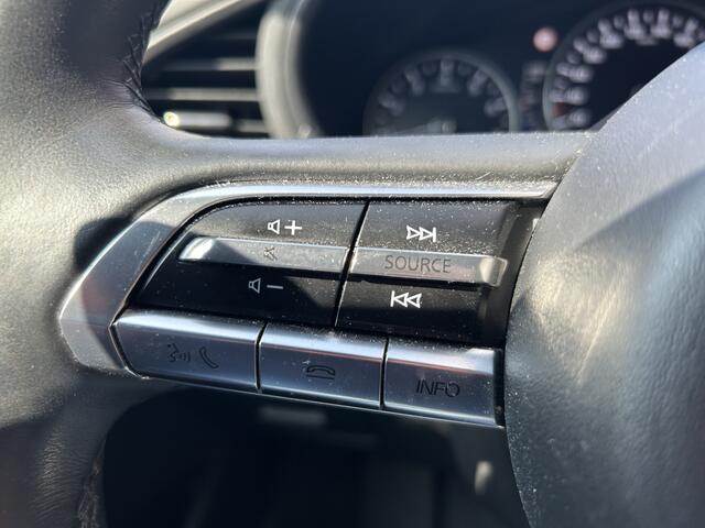 Mazda 3 2.0 e-SkyActiv-G M Hybrid 122 Luxury // FULL LED // NAVI + CARPLAY // 360 CAMERA + SENSOREN // BOSE AUDIO // HUD // ADAPTIV CRUISE