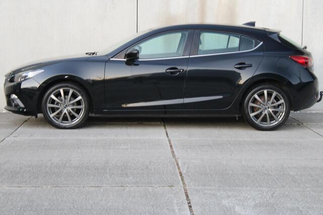 Mazda 3 1.5 SkyActiv-G 100 TS / 18 INCH LM VELGEN / CRUISE / TREKHAAK