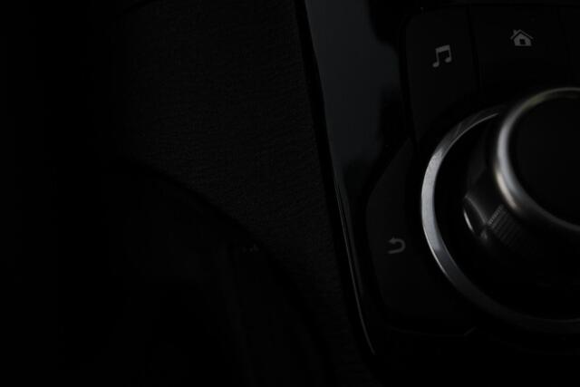 Mazda 3 1.5 SkyActiv-G 100 TS / 18 INCH LM VELGEN / CRUISE / TREKHAAK