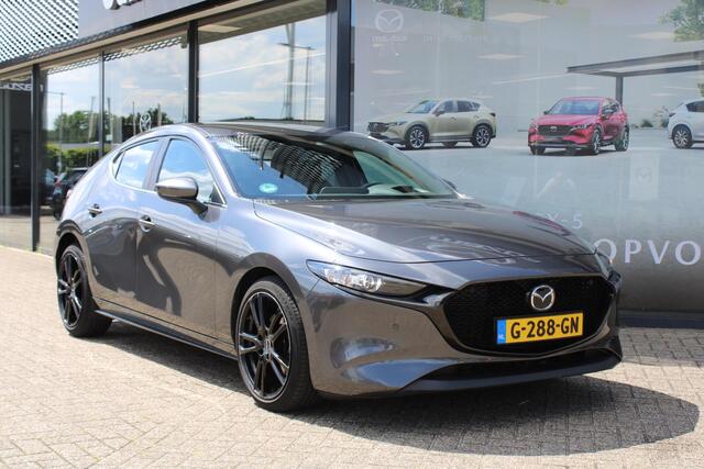 Mazda 3 2.0 e-SkyActiv-X M Hybrid 180 Comfort met Bose + leer, LMV 18 Inch, HUD, Bose®, Stuurverwarming, Stoelverwarming, Clima, Apple Carplay, PDC, Camera, Navi, Adap. Cruise