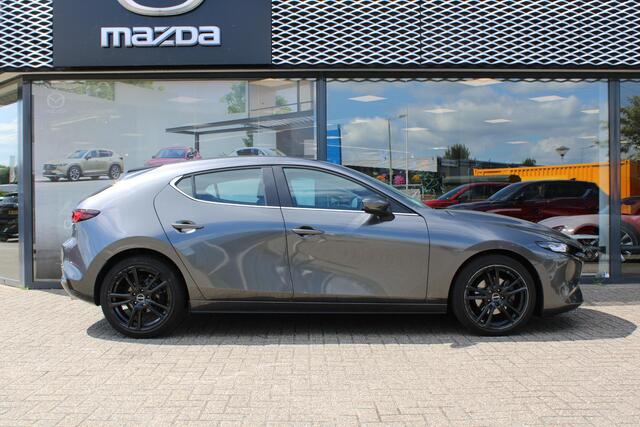 Mazda 3 2.0 e-SkyActiv-X M Hybrid 180 Comfort met Bose + leer, LMV 18 Inch, HUD, Bose®, Stuurverwarming, Stoelverwarming, Clima, Apple Carplay, PDC, Camera, Navi, Adap. Cruise
