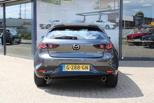 Mazda 3 2.0 e-SkyActiv-X M Hybrid 180 Comfort met Bose + leer, LMV 18 Inch, HUD, Bose®, Stuurverwarming, Stoelverwarming, Clima, Apple Carplay, PDC, Camera, Navi, Adap. Cruise