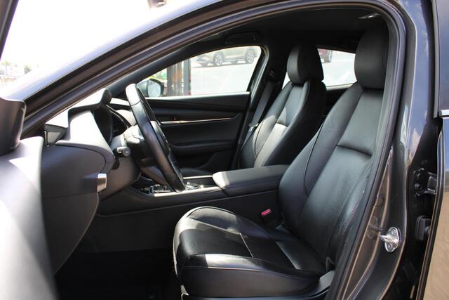 Mazda 3 2.0 e-SkyActiv-X M Hybrid 180 Comfort met Bose + leer, LMV 18 Inch, HUD, Bose®, Stuurverwarming, Stoelverwarming, Clima, Apple Carplay, PDC, Camera, Navi, Adap. Cruise