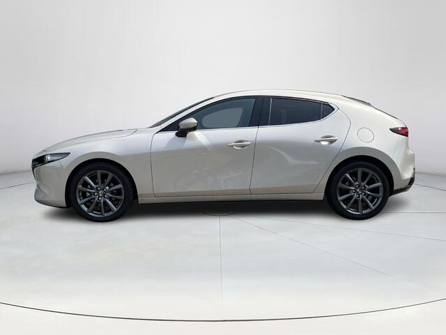 Mazda 3 2.5 e-SkyActiv-G M Hybrid 140 Takumi | Bose | Automaat | Elektrische verstelbare stoelen met stoelgeheugen | Stoel/stuurverwarming | 360 graden camera | Apple Carplay/Android Auto | Privacy glass | Leder |