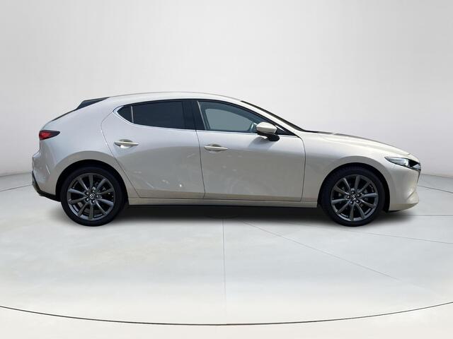 Mazda 3 2.5 e-SkyActiv-G M Hybrid 140 Takumi | Bose | Automaat | Elektrische verstelbare stoelen met stoelgeheugen | Stoel/stuurverwarming | 360 graden camera | Apple Carplay/Android Auto | Privacy glass | Leder |