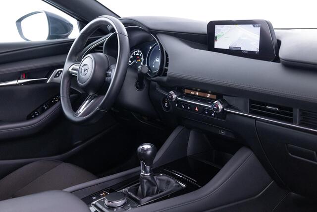Mazda 3 2.0 e-SkyActiv-G M Hybrid 122 Comfort met Bose TREKHAAK | Bose AUDIO | HEAD-UP DISPLAY | A.CAMERA | KEYLESS ENTRY | APPLE CARPLAY/ANDROID AUTO | NED. AUTO | DEALER ONDERHOUDEN |