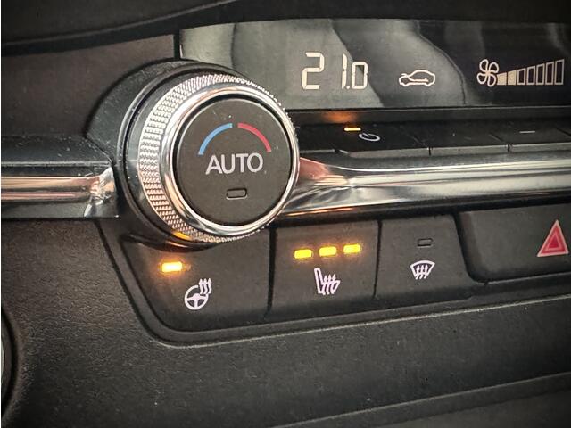 Mazda 3 2.0 SA-G Luxury Leder Head-up 360 camera Navi Stoel/stuurverwarm
