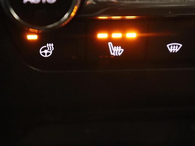 Mazda 3 2.0 e-SkyActiv-G Sportive | Head-Up | Stoel & stuurverwarming | Adaptive cruise | Carplay | Camera | Keyless | Climate control