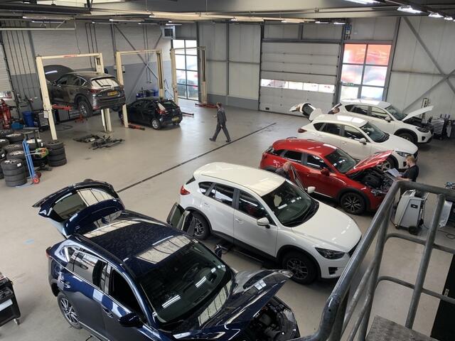 Mazda 3 e-SKYACTIV-G EXCLUSIVE LINE APPLE/ANDROID/18''LMV