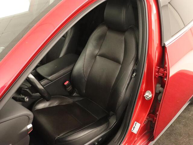 Mazda 3 2.0 SA-X Luxury | Camera | Bluetooth | Trekhaak | Automaat | Leder | Led | Stoelverwarming | Memory | Adaptive cruise | DAB | Head-up display | Bose Sound