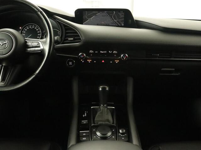 Mazda 3 2.0 SA-X Luxury | Camera | Bluetooth | Trekhaak | Automaat | Leder | Led | Stoelverwarming | Memory | Adaptive cruise | DAB | Head-up display | Bose Sound