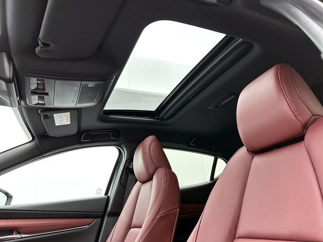 Mazda 3 2.0 e-SkyActiv-X M Hybrid 186 Takumi Sunroof Rood leer | Schuifdak | Bose